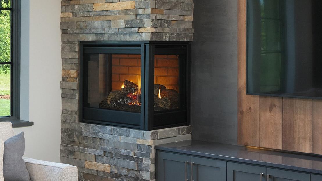 Majestic 36" Right/Left Corner Direct Vent Gas Fireplace With IntelliFire Touch Ignition System